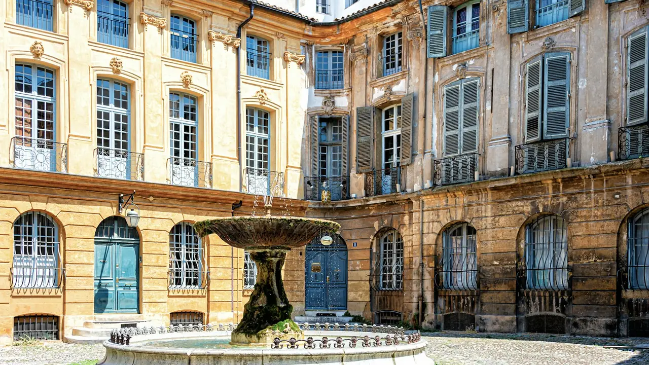 Fontaine et hôtels particuliers à Aix-en-Provence