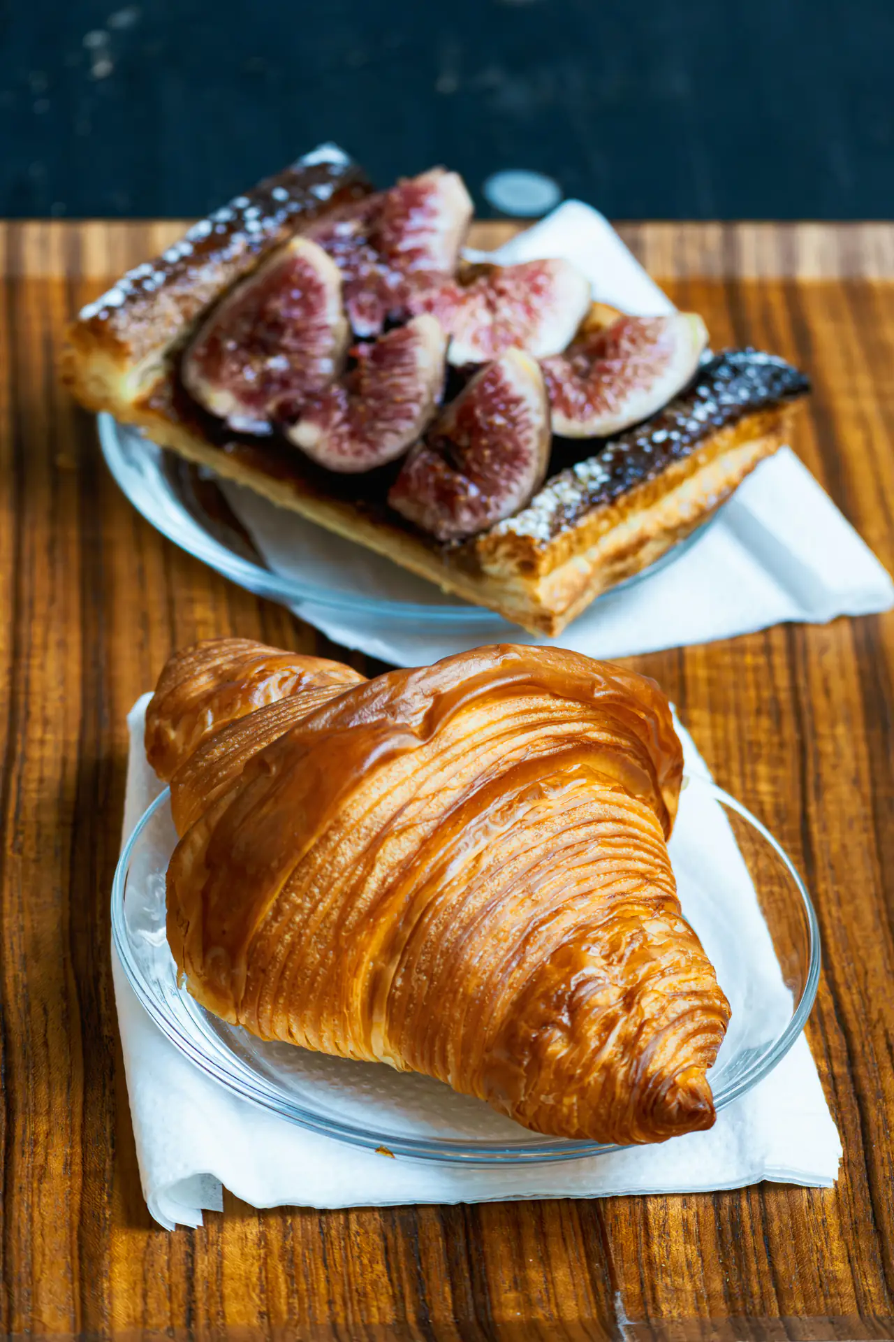 Croissants dorés en gros plan