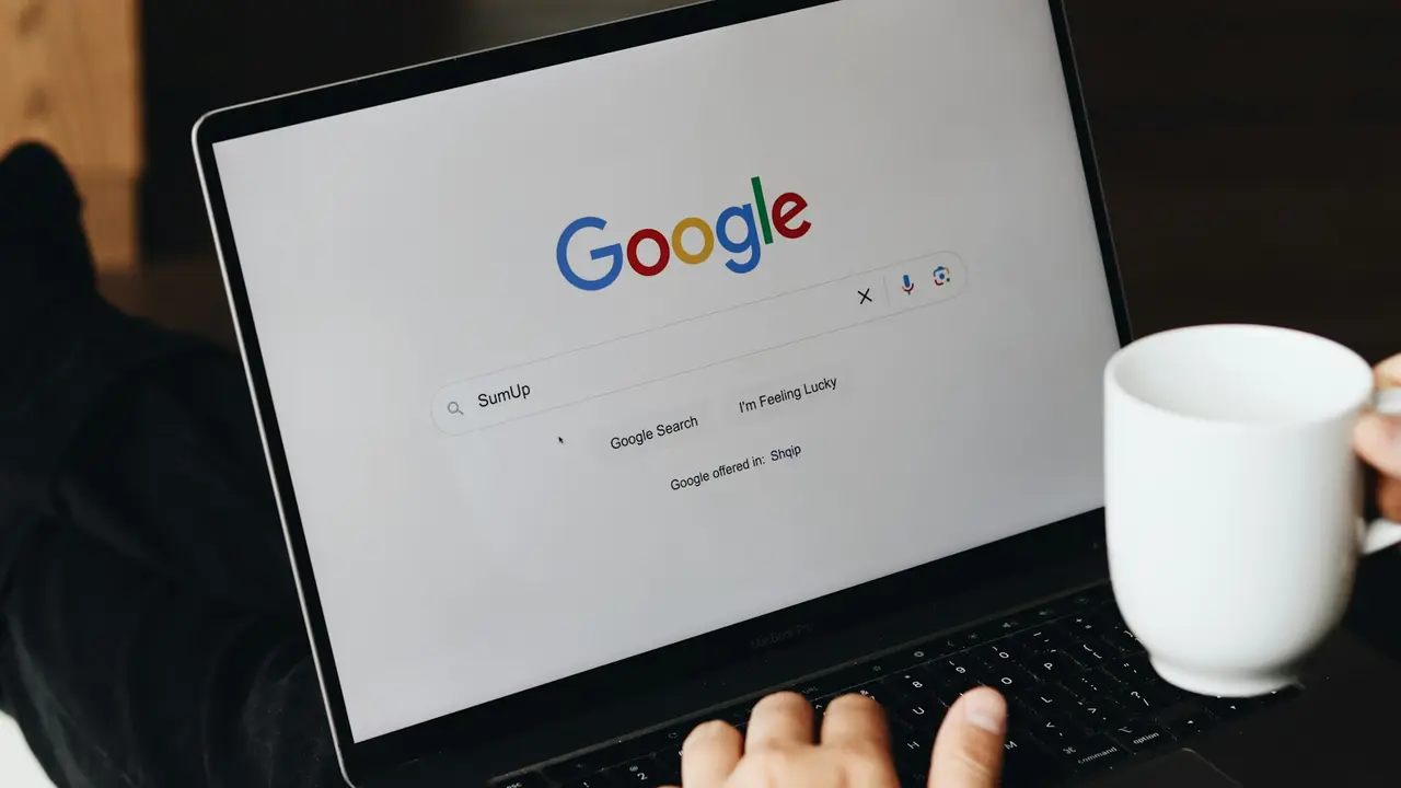 Recherche Google ouverte sur un ordinateur portable